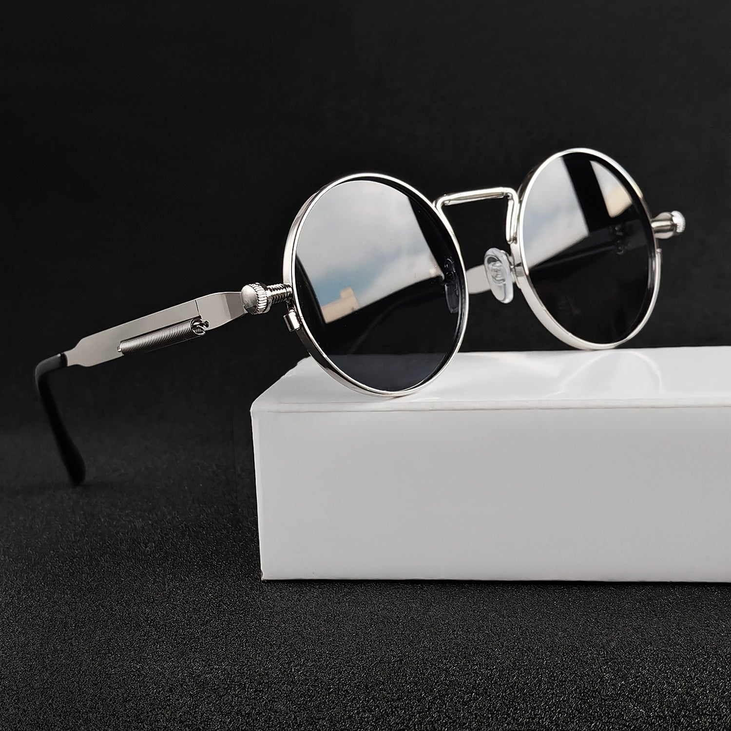 round frame stylish glasses