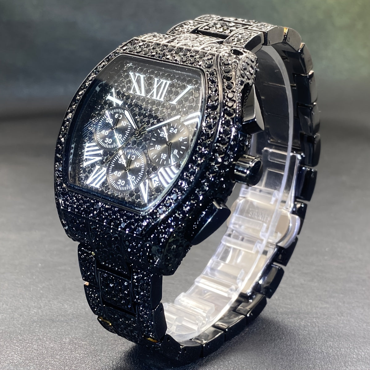 Diamond quartz watch
