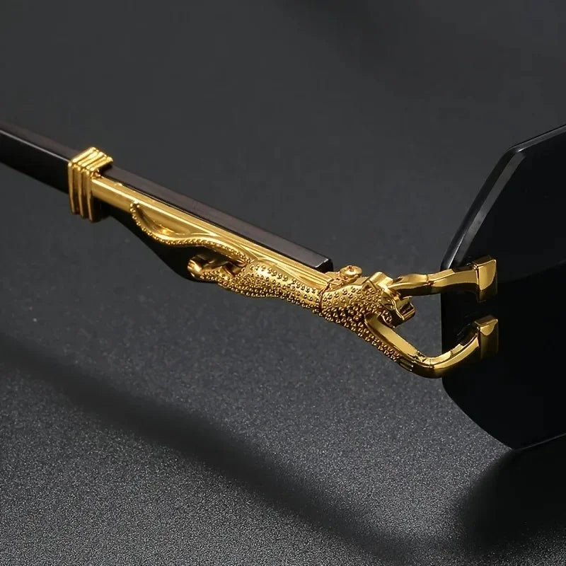 Sunglasses with Leopard DesignTemples