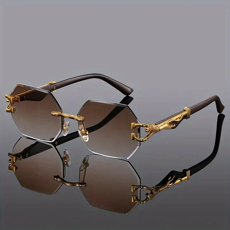 Sunglasses with Leopard DesignTemples