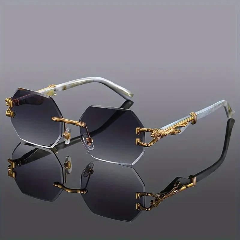 Sunglasses with Leopard DesignTemples