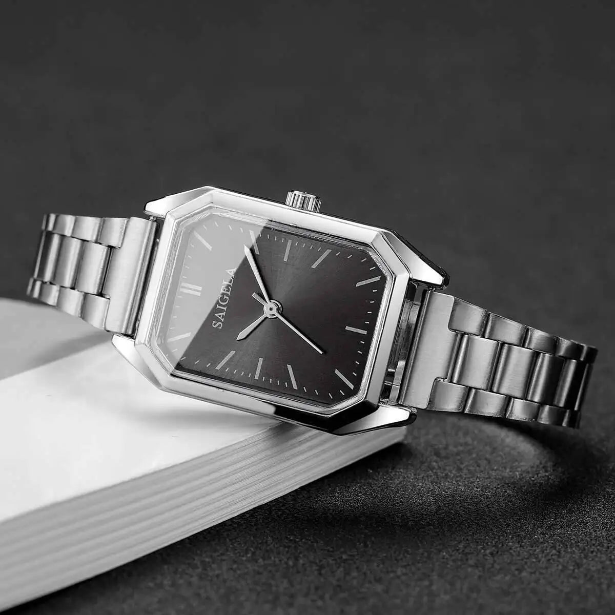 Women Fashion Analog Quartz Wristwatch.