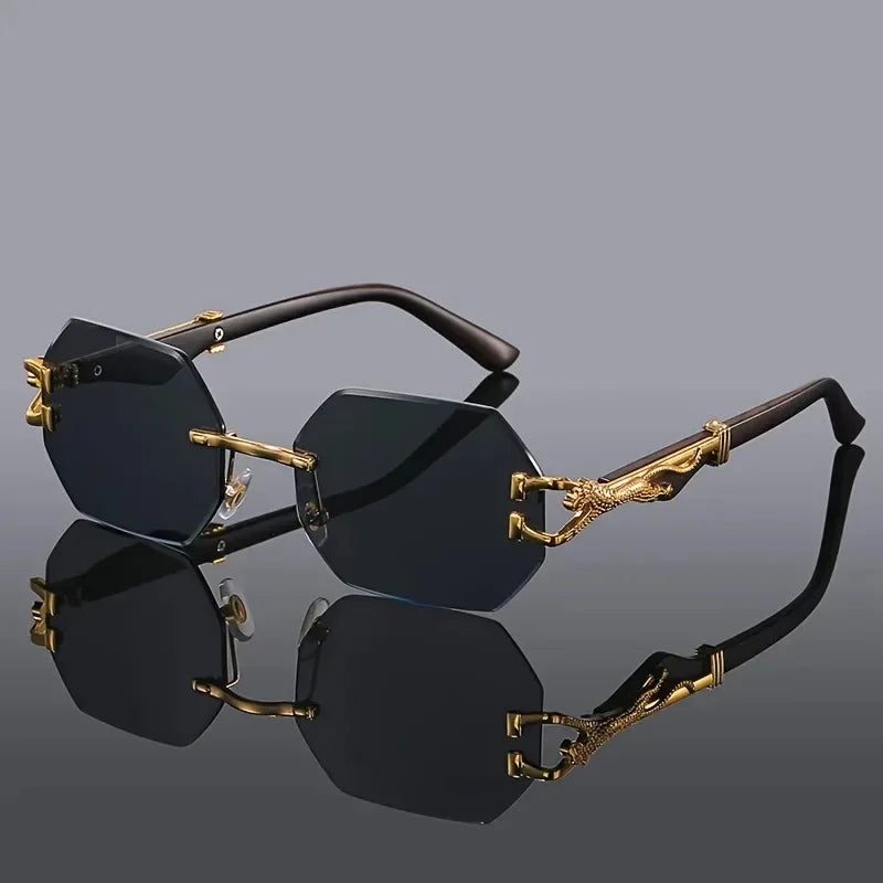 Sunglasses with Leopard DesignTemples
