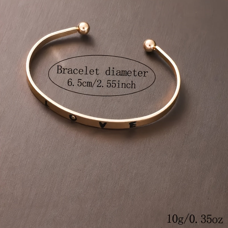 A Two-Piece Women'S Watch Gift Set Featuring a Trendy Open Bangle Combination with a Casual Quartz Watch, Classic Vintage Rectangular Dial, And a Comfortable Alloy Strap, Making It a Perfect Gift for Family And Friends, Ideal