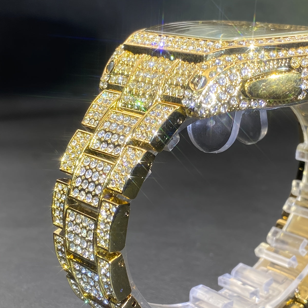 Diamond quartz watch